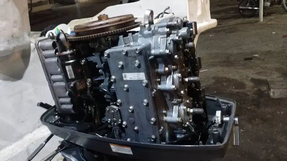 قایق موتور 85سیلند 25 تمیز2018|قایق و سایر وسایل نقلیه|بندرلنگه, |دیوار