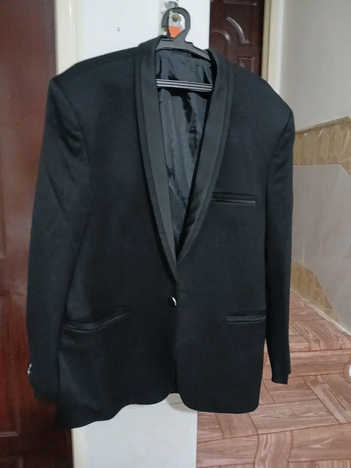 کت مردانه|لباس|قم, طلاب غیر ایرانی|دیوار