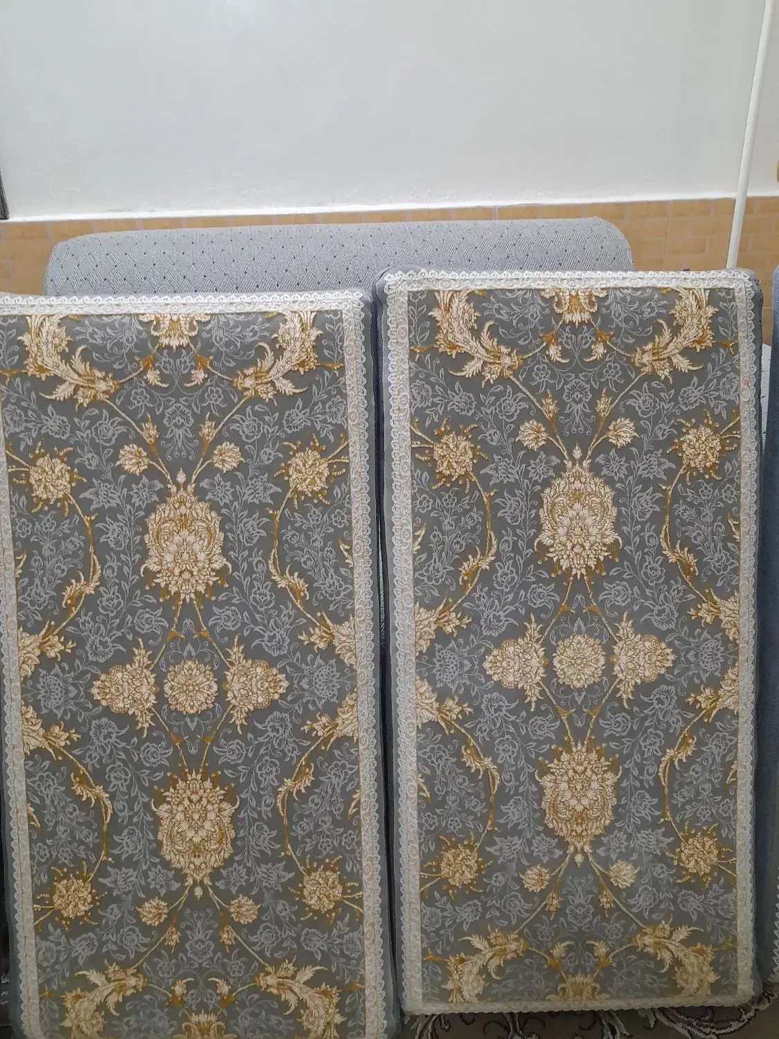 پشتی|پشتی|گلستان (تهران), |دیوار