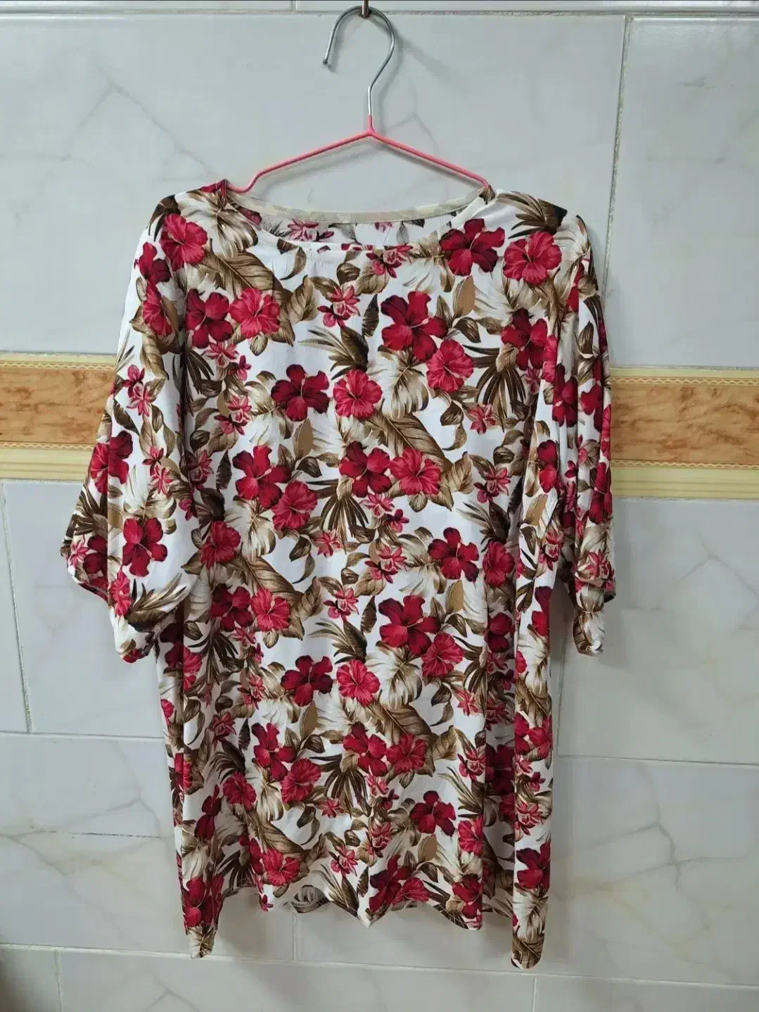 تیشرت شلوار|لباس|رباط‌کریم, رباط‌کریم|دیوار