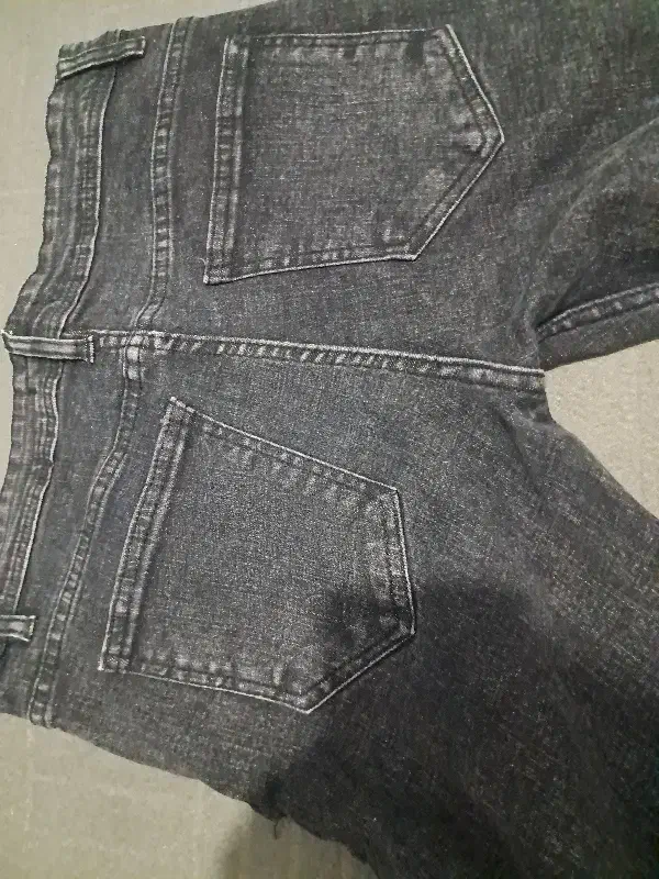 شلوارلی|لباس|قم, باغ شریفی|دیوار