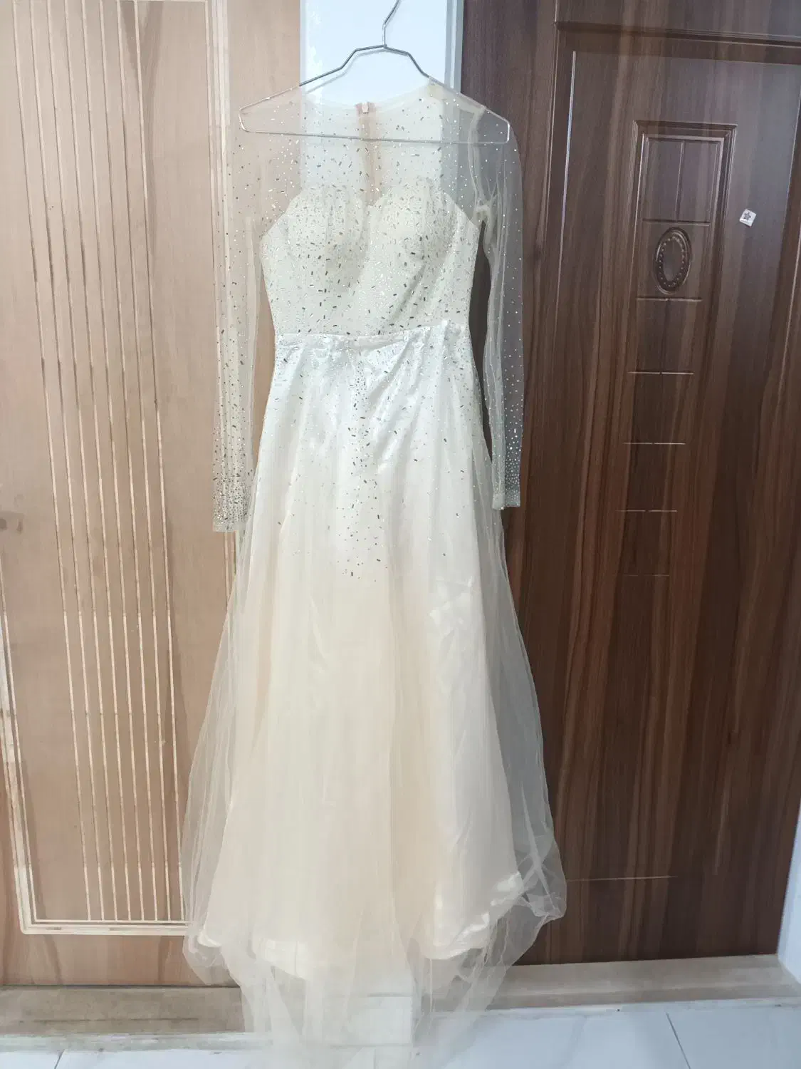 پیراهن مجلسی|لباس|دلیجان, |دیوار