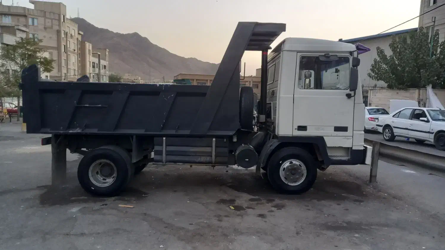 بادسان مدل ۸۷ بدون رنگ کولر دار کمپرسی|خودرو سنگین|تهران, شهرک رضویه|دیوار