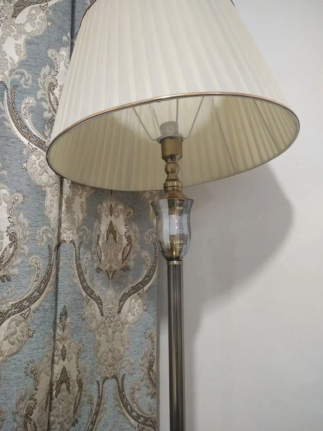 اباژورایستاده|چراغ خواب و آباژور|ارومیه, |دیوار