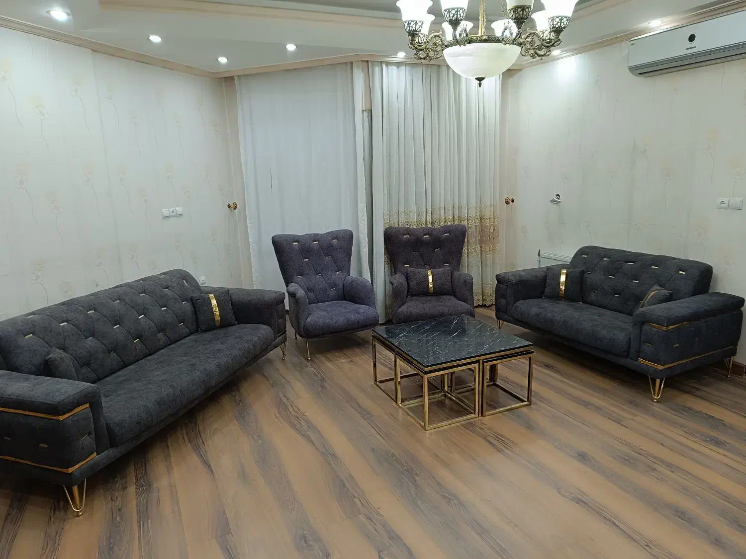 مبل 7 نفره و میز بزرگ و میز عسلی|مبلمان خانگی و میز عسلی|یزد, |دیوار