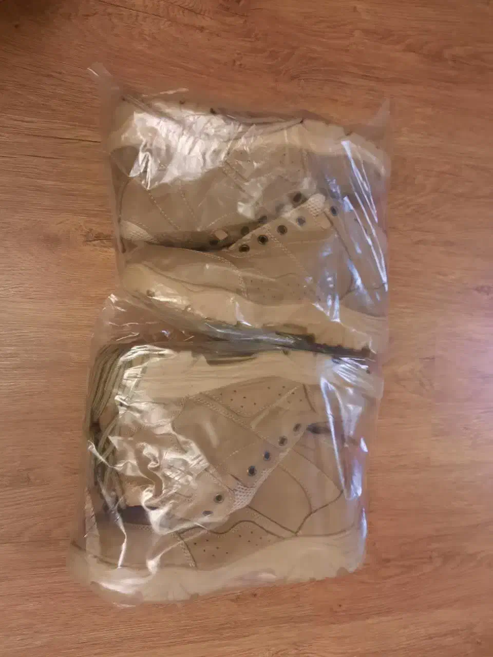 نیم بوت کوهنوردی و شکار|کیف، کفش، کمربند|تهران, دریاچه شهدای خلیج فارس|دیوار