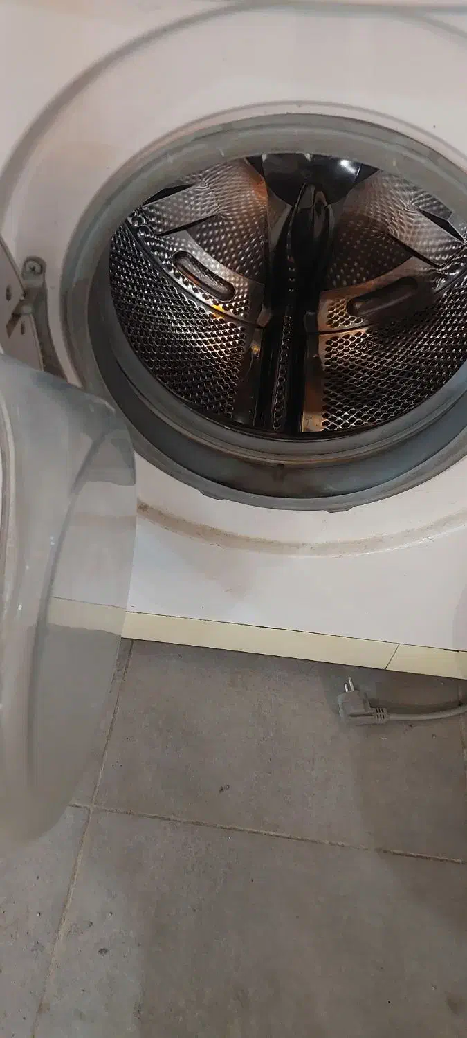 ماشین لباسشویی ال جی، ۶ کیلویی، ۵ میلیون|ماشین لباسشویی و خشک‌کن لباس|اصفهان, سودان|دیوار