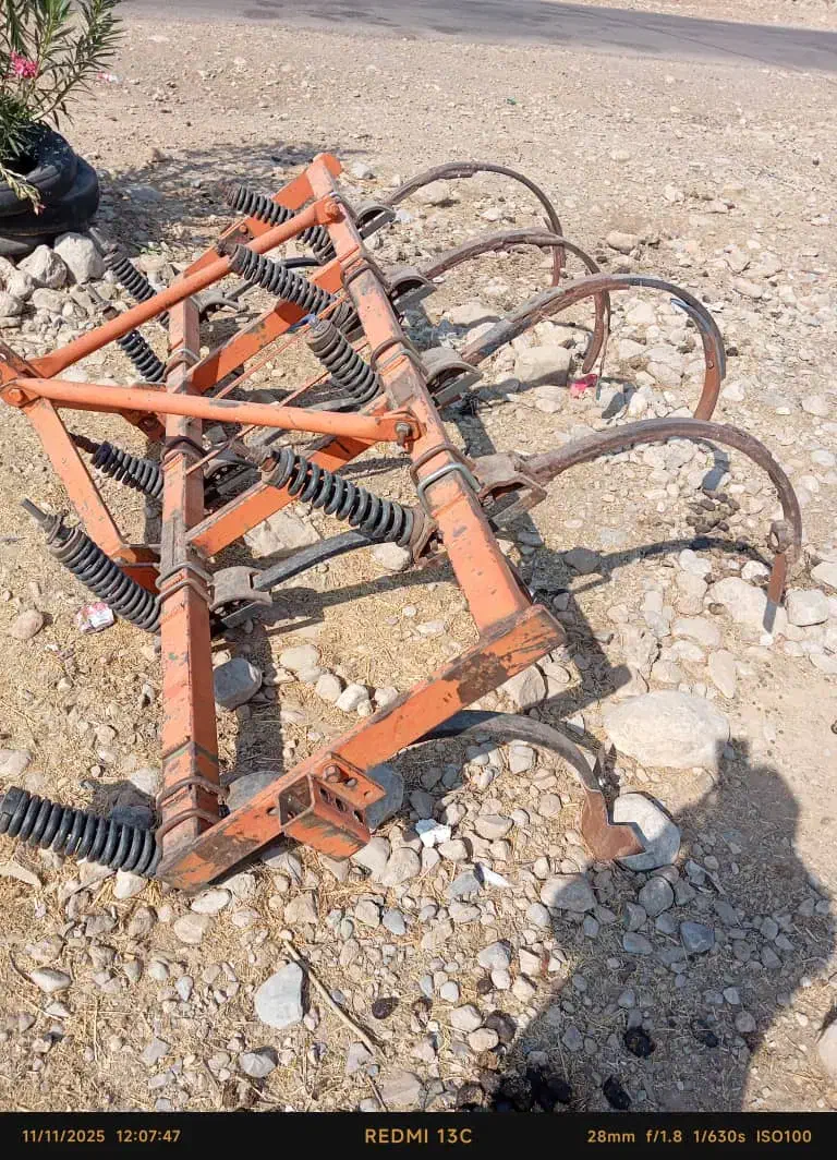 پنج قازی|ماشین‌آلات صنعتی|لالی, |دیوار