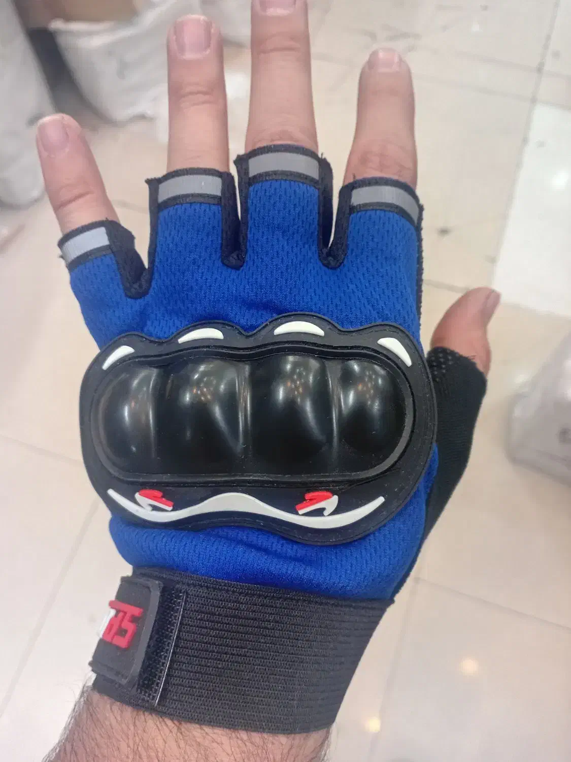 دستکش|دوچرخه، اسکیت، اسکوتر|مشهد, حرم مطهر رضوی|دیوار