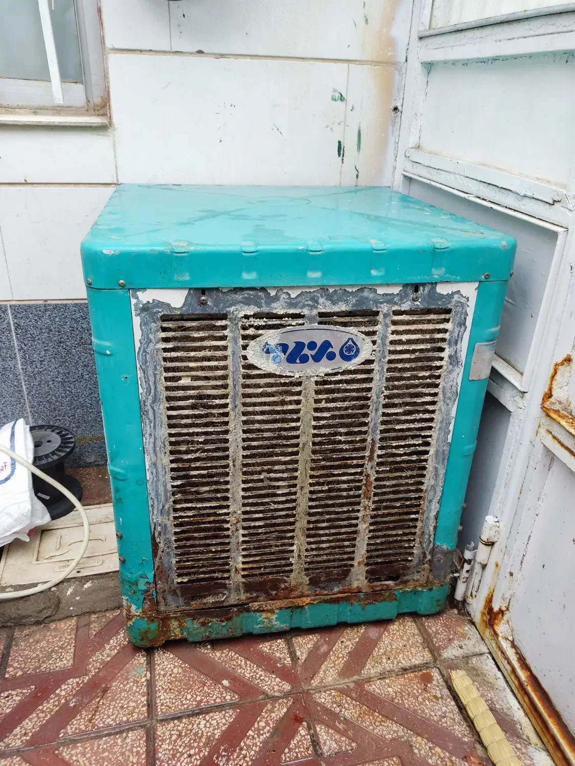 کولر آبی|کولر آبی|میانه, |دیوار