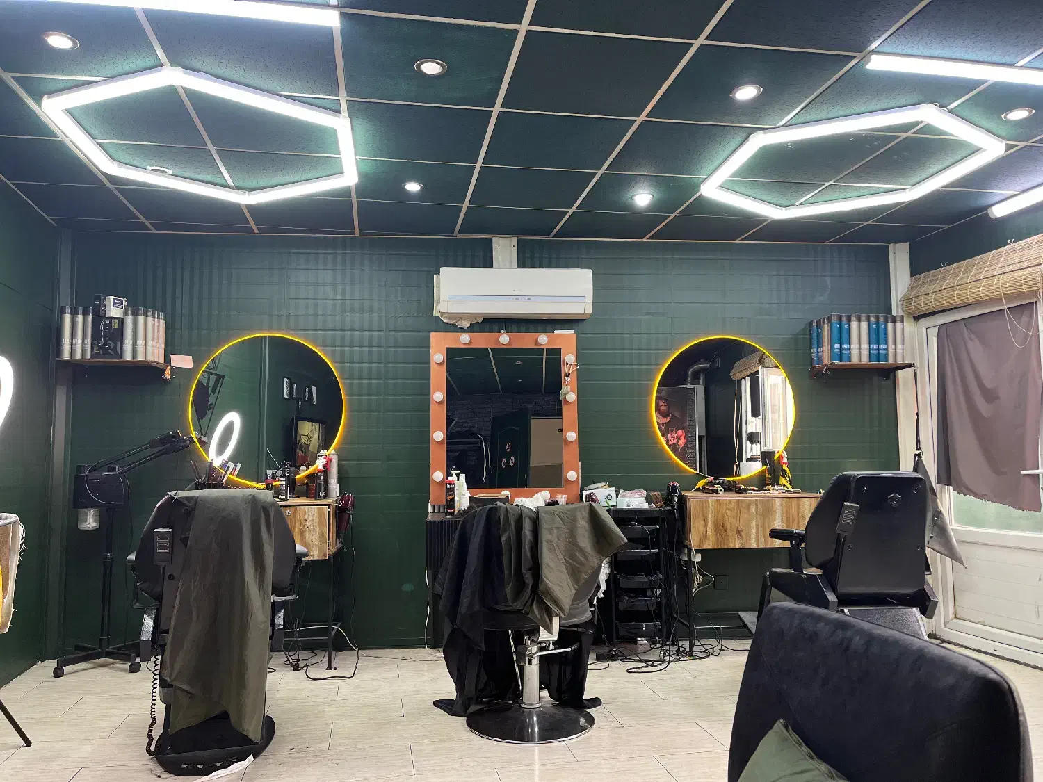 کار اموز  (وردست) ارایشگاه مردانه رایگان|استخدام درمانی، زیبایی، بهداشتی|تهران, جمهوری|دیوار