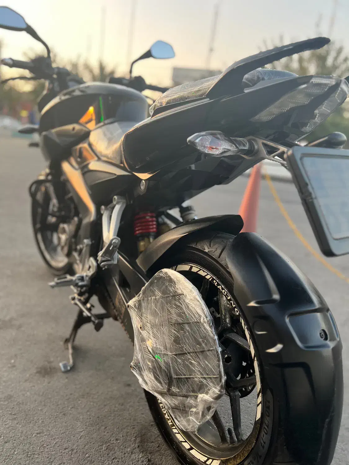 Ns200|موتورسیکلت|اسلام‌شهر, زرافشان|دیوار