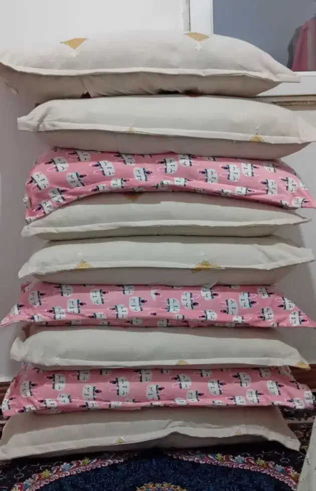 9عدد بالشت|رختخواب، بالش، پتو|هیر, |دیوار