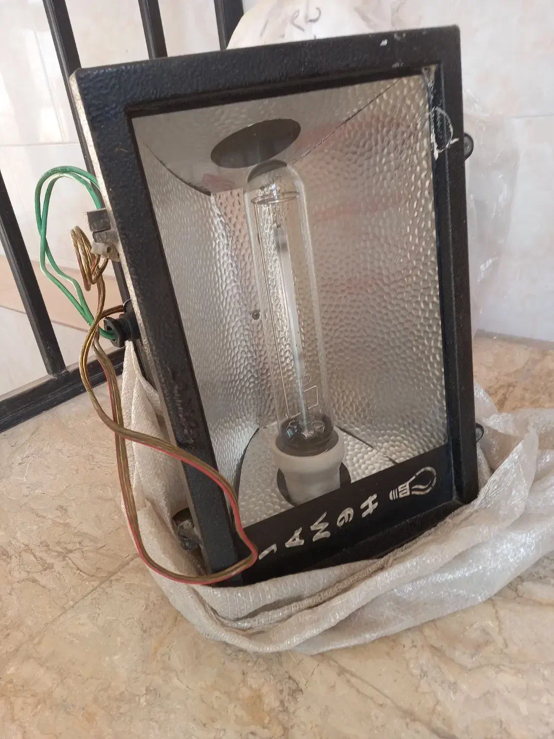 پرژکتور|تلویزیون و پروژکتور|قرچک, شهرک طلائیه|دیوار