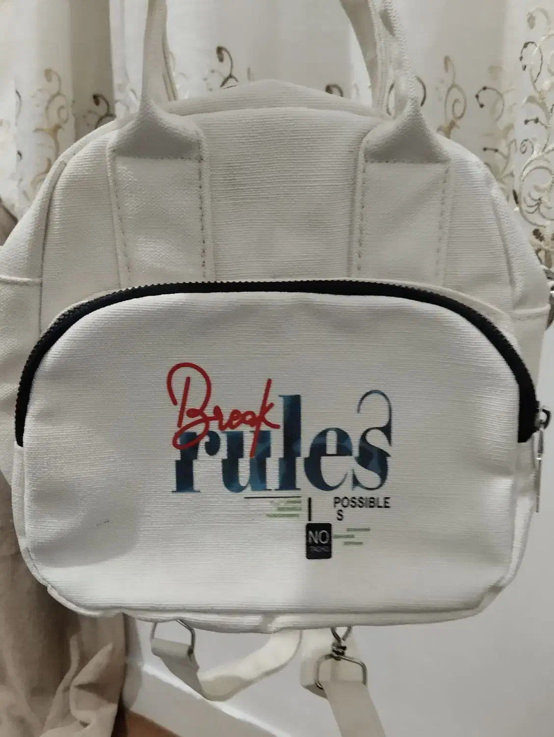 کیف|کیف، کفش، کمربند|ایوانکی, |دیوار