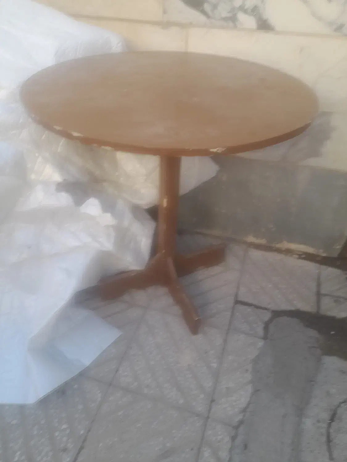 میز گرد.وتخت دونفره چوبش بادوام درحدنو|تخت و سرویس خواب|خوی, |دیوار