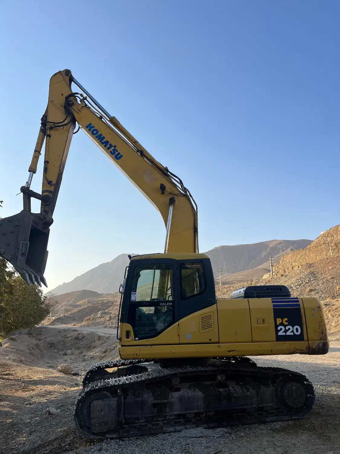 بیل مکانیکی کوماتسو۲۲۰|خودرو سنگین|پردیس, فاز ۲|دیوار
