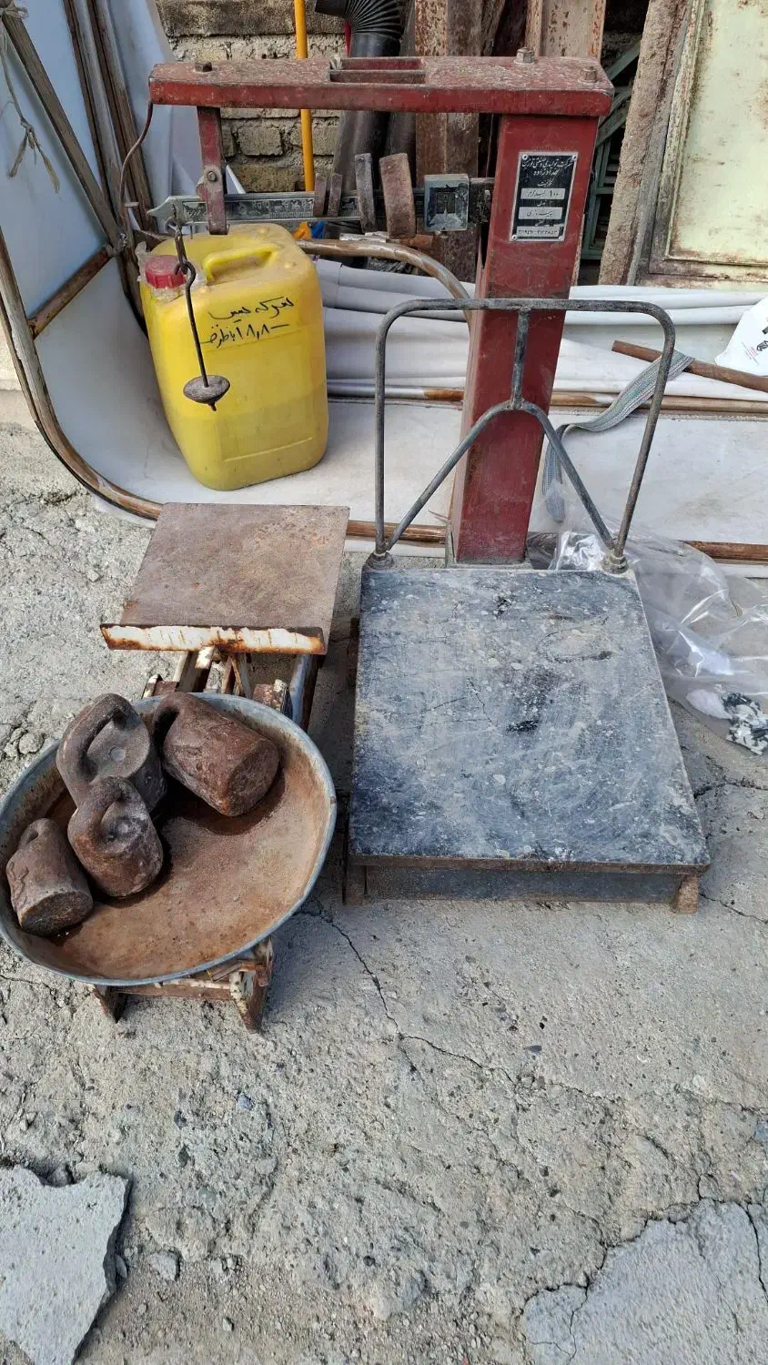 ترازو قدیمی|کلکسیون اشیاء عتیقه|ارومیه, |دیوار