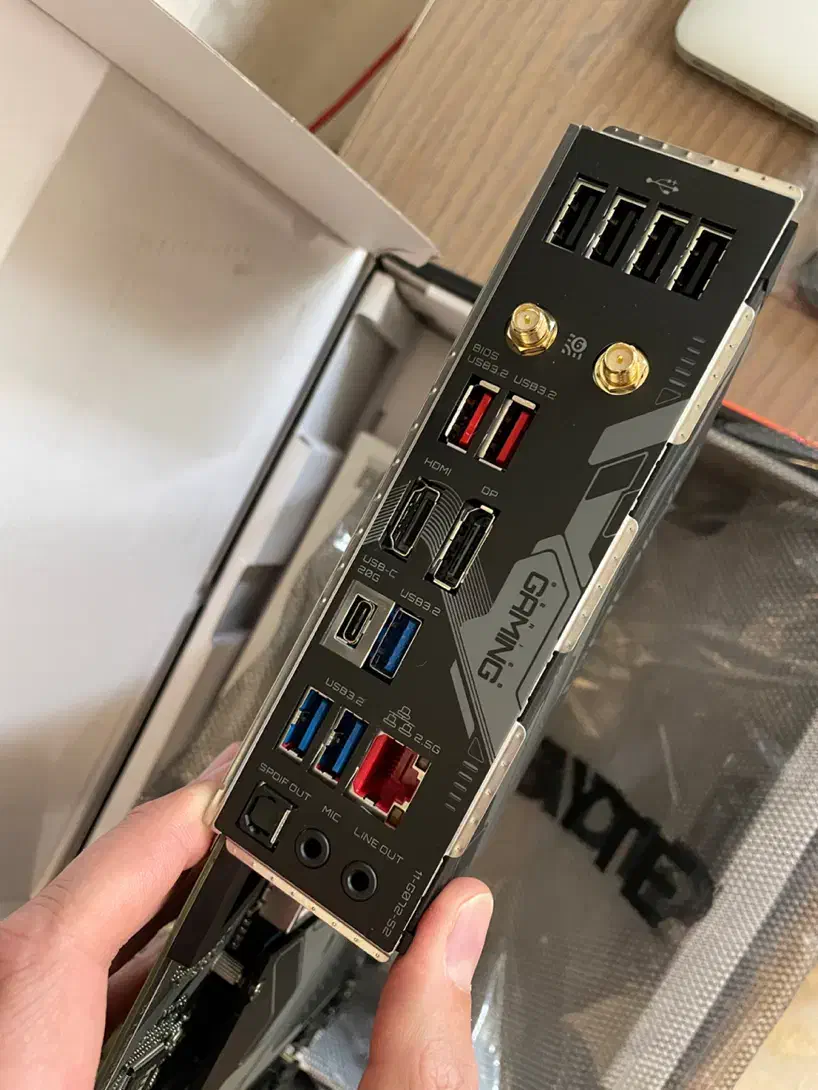 مادربرد گیمینگ Gigabyte Z790 Gaming X AX DDR5|قطعات و لوازم جانبی رایانه|اصفهان, بهارستان (مخابرات)|دیوار