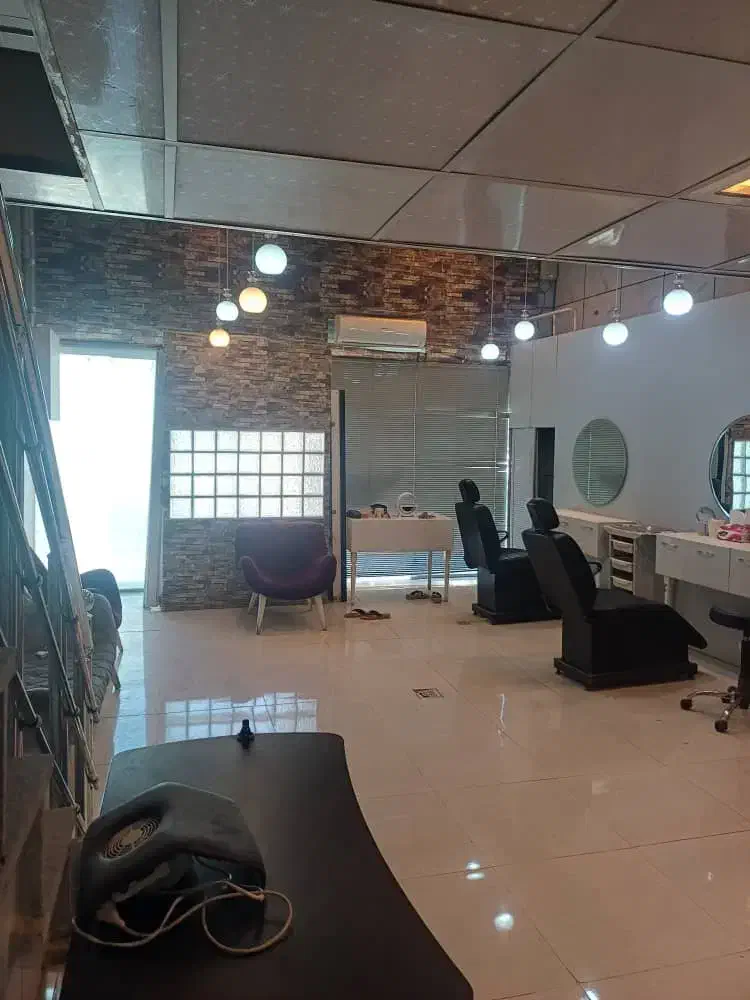 رهن و اجاره مغازه (مناسب آرایشگاه زنانه)|اجارهٔ مغازه و غرفه|الوند, |دیوار