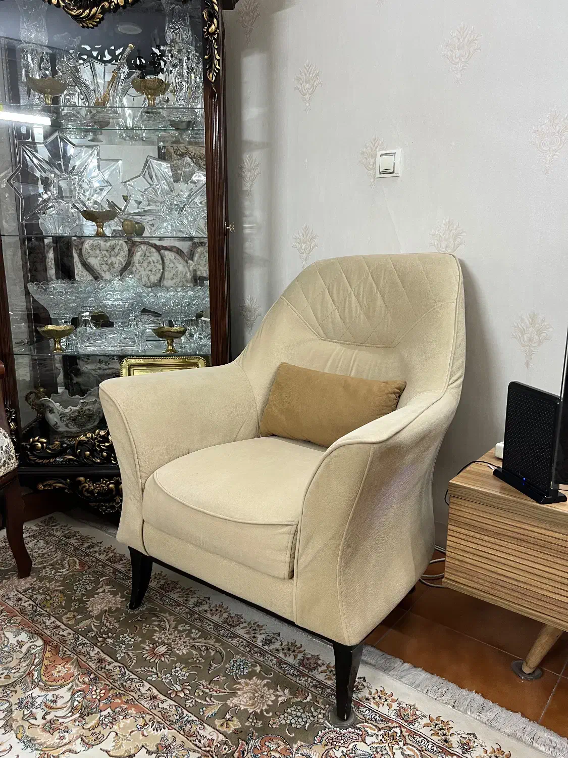 فروش فوری مبل راحتی سالم|مبلمان خانگی و میز عسلی|شیراز, ارم|دیوار