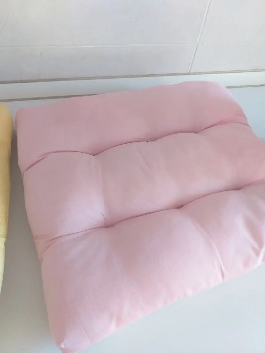 بالشت پر همراه نشیمنی|رختخواب، بالش، پتو|تنکابن, |دیوار