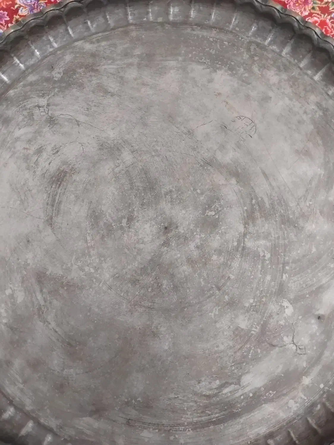 سینی مسی دولب کنگره قدیمی|کلکسیون اشیاء عتیقه|قم, انسجام|دیوار