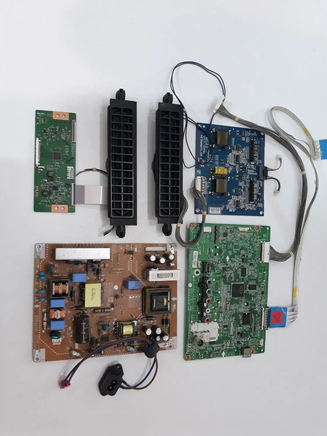 بردهای کامل تلویزیون ال جی ۴۲اینچ|تلویزیون و پروژکتور|تهران, قلهک|دیوار