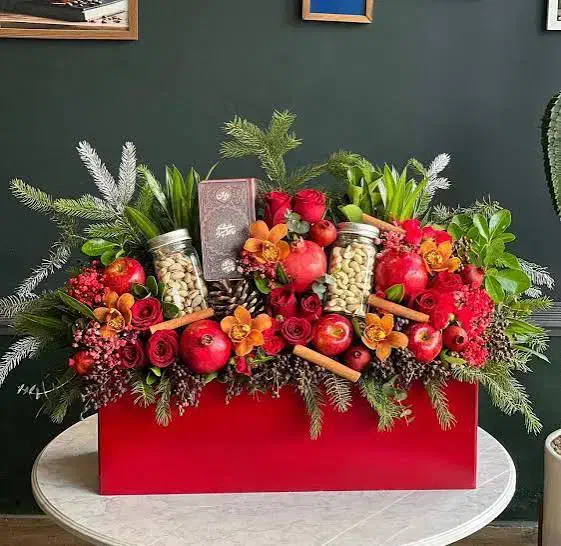 دسته گل عروس ، باکس گل خواستگاری و دیزاین یلدایی|گل مصنوعی|اصفهان, احمدآباد|دیوار