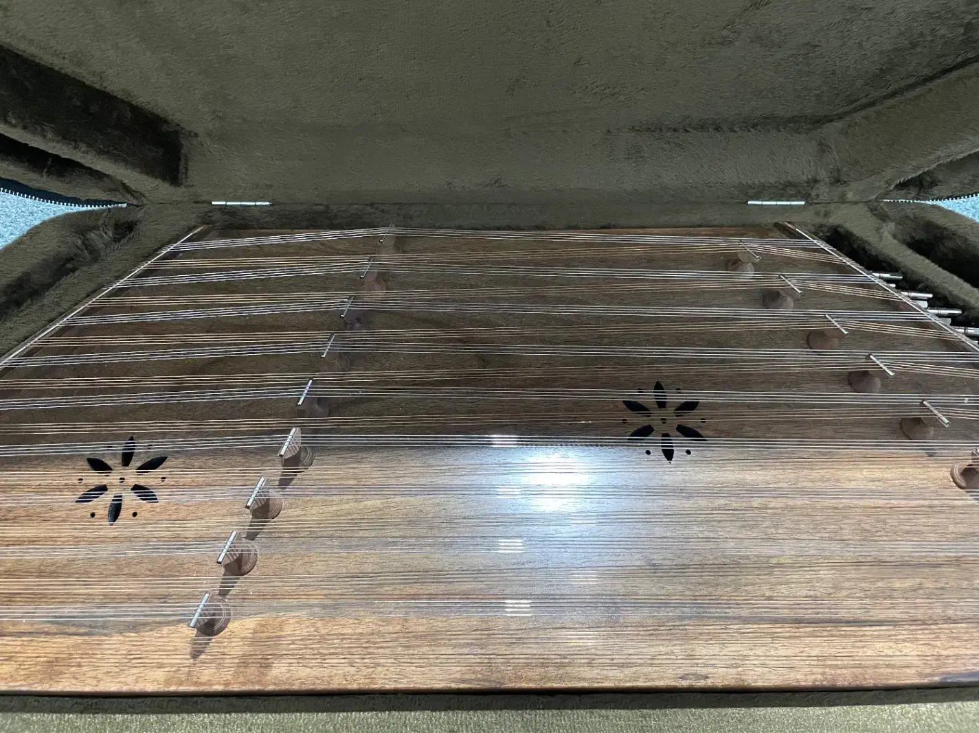 سنتور موسوی|سازهای سنتی|ایلام, |دیوار