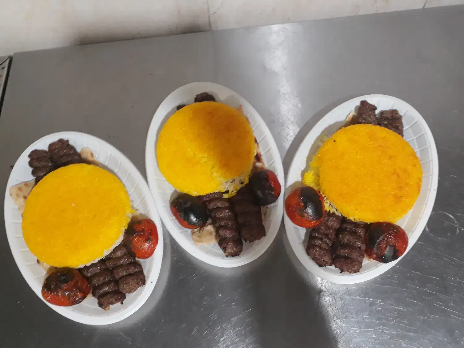 استخدام کمک اشپز و صندوق دار و سالن دار|استخدام خدمات فروشگاه و رستوران|دماوند, دماوند|دیوار