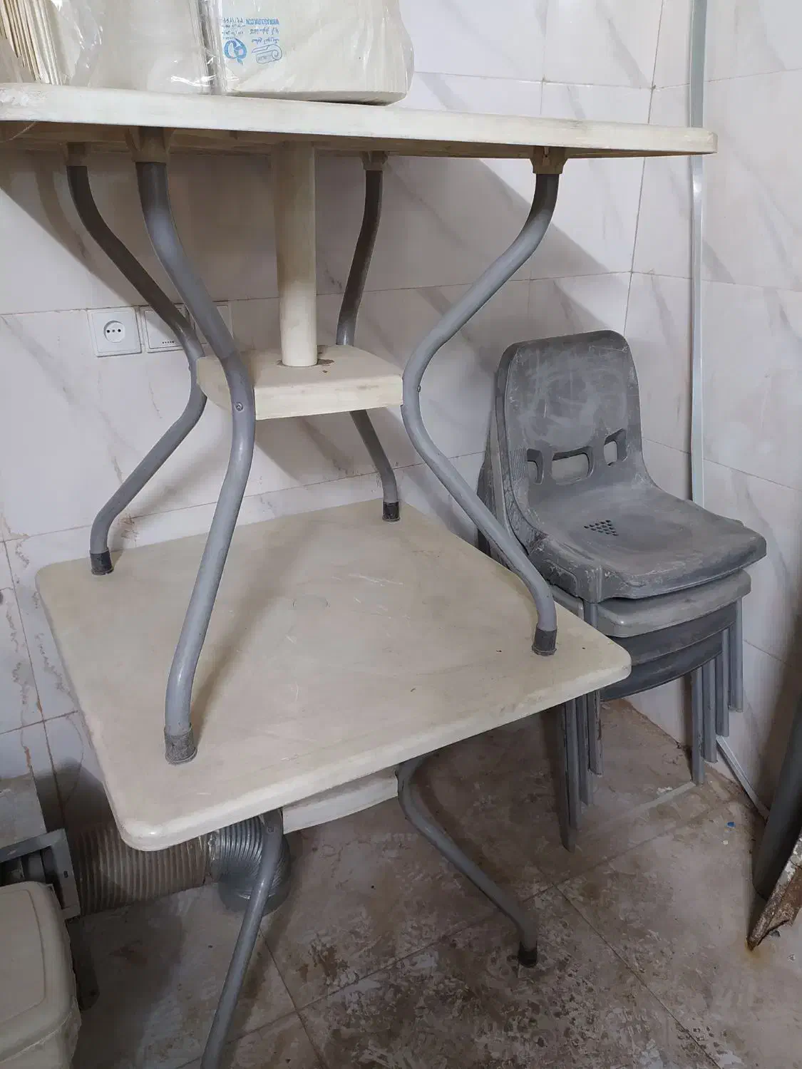 میزو صندلی پلاستیکی|میز و صندلی غذاخوری|کاشان, ولیعصر|دیوار