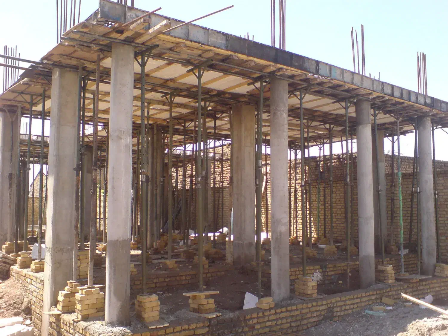 اجرای  فونداسیون وانواع سقف های بتنی وباربرو....|خدمات پیشه و مهارت|نهاوند, |دیوار