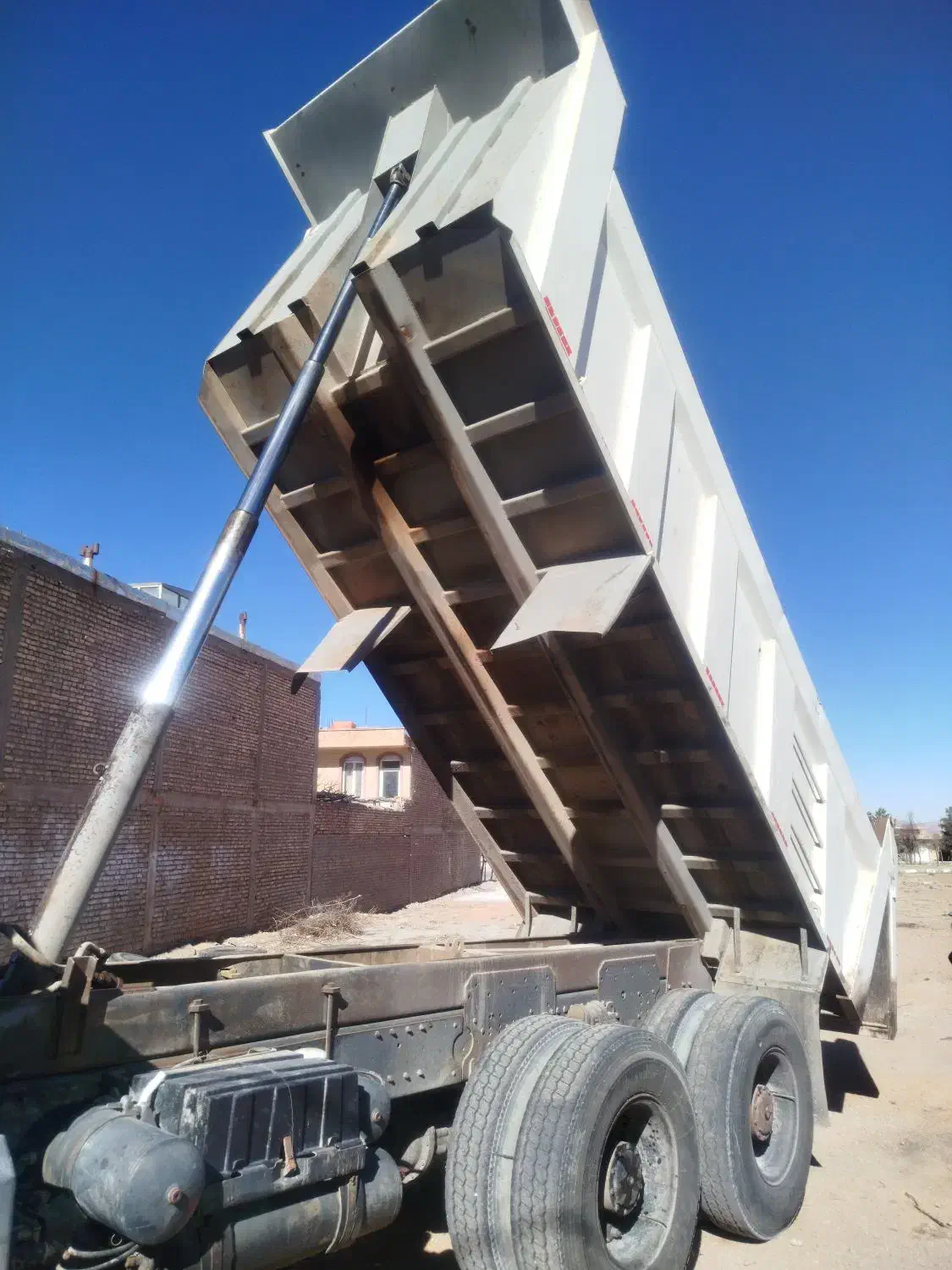 اتاق عقب دهچرخ|خودرو سنگین|اقلید, |دیوار