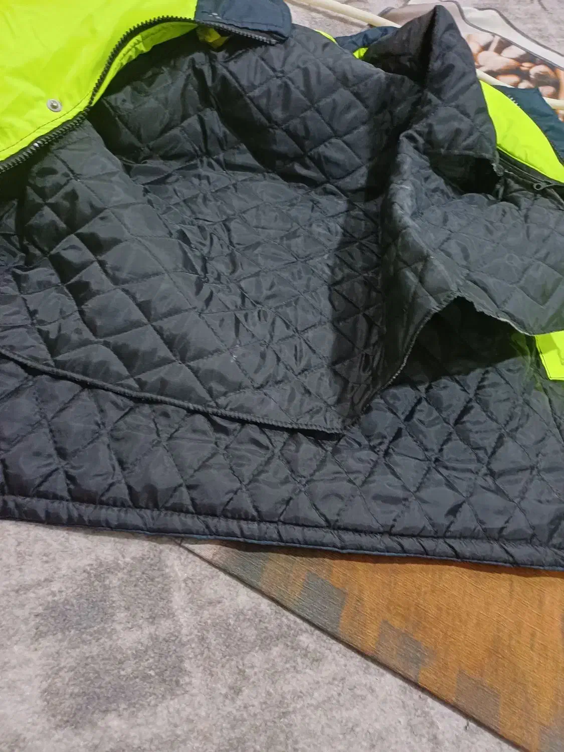 کاپشن|لباس|بندر ماهشهر, |دیوار