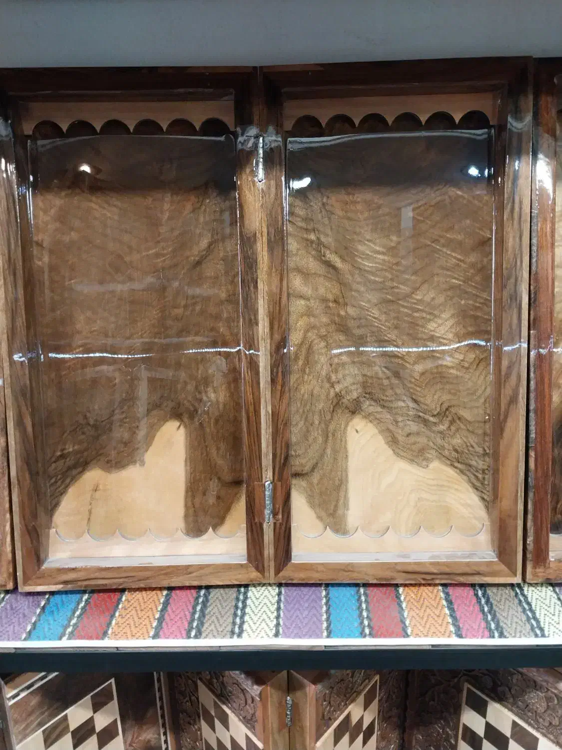 تخته نرد ریشه|کلکسیون اشیاء عتیقه|فردیس, فردیس|دیوار