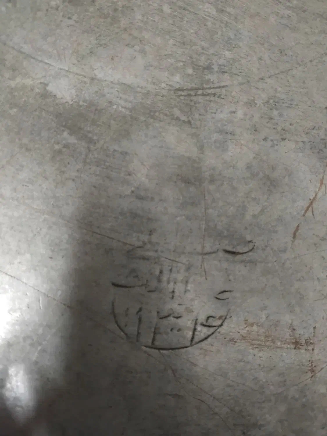 سینی مسی دولب کنگره قدیمی|کلکسیون اشیاء عتیقه|قم, انسجام|دیوار