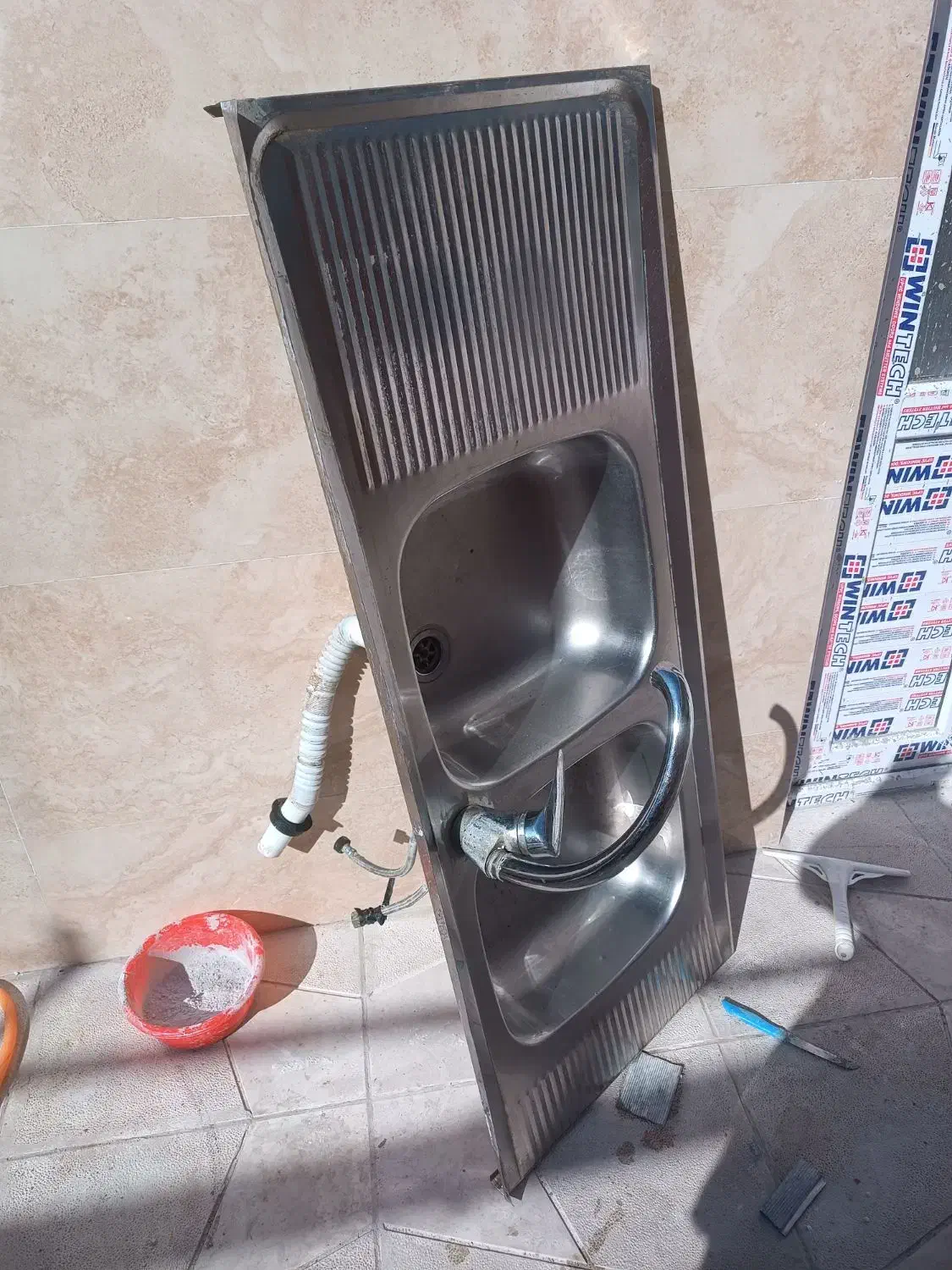 سینک با شیر|آبچکان و نظمدهنده ظروف|تاکستان, |دیوار