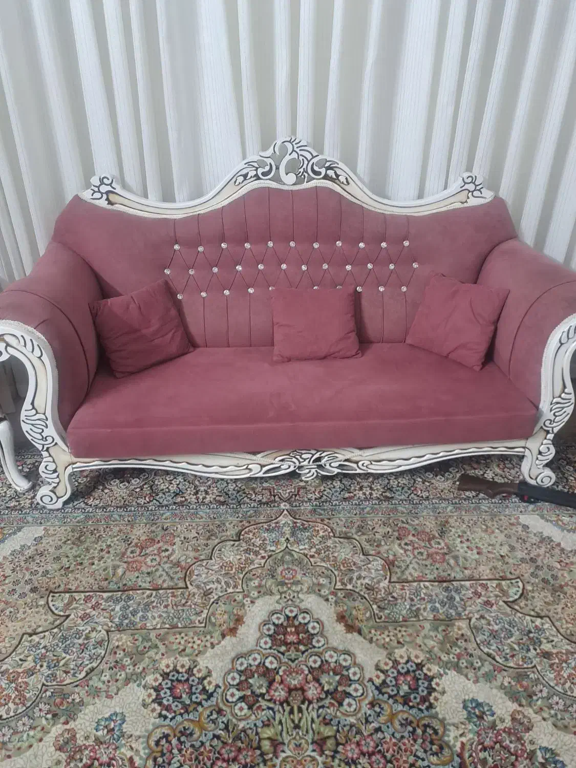 فروش یک دست مبل ۹ نفره کلاسیک با میز عسلی|مبلمان خانگی و میز عسلی|زاهدان, |دیوار