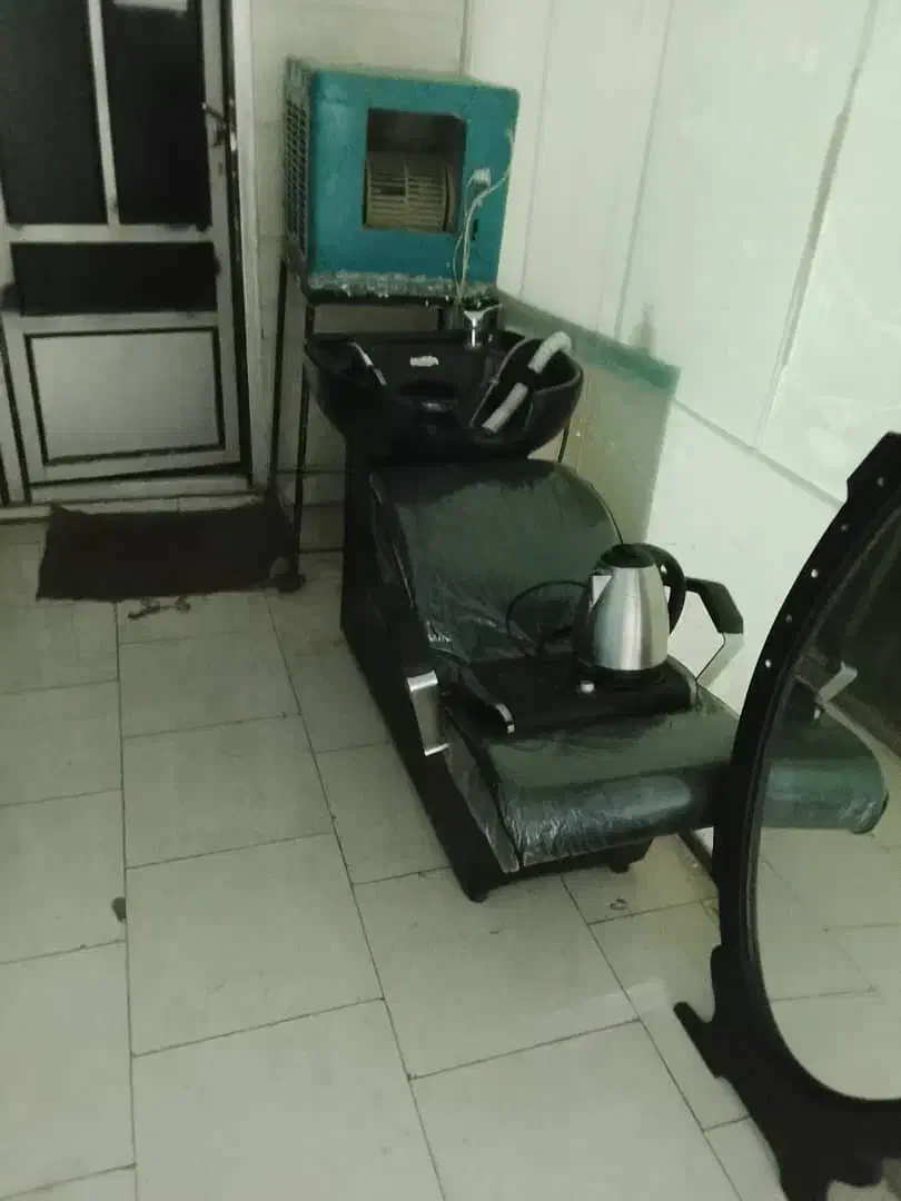 سرشور|آرایشگاه و سالن‌های زیبایی|بومهن, |دیوار