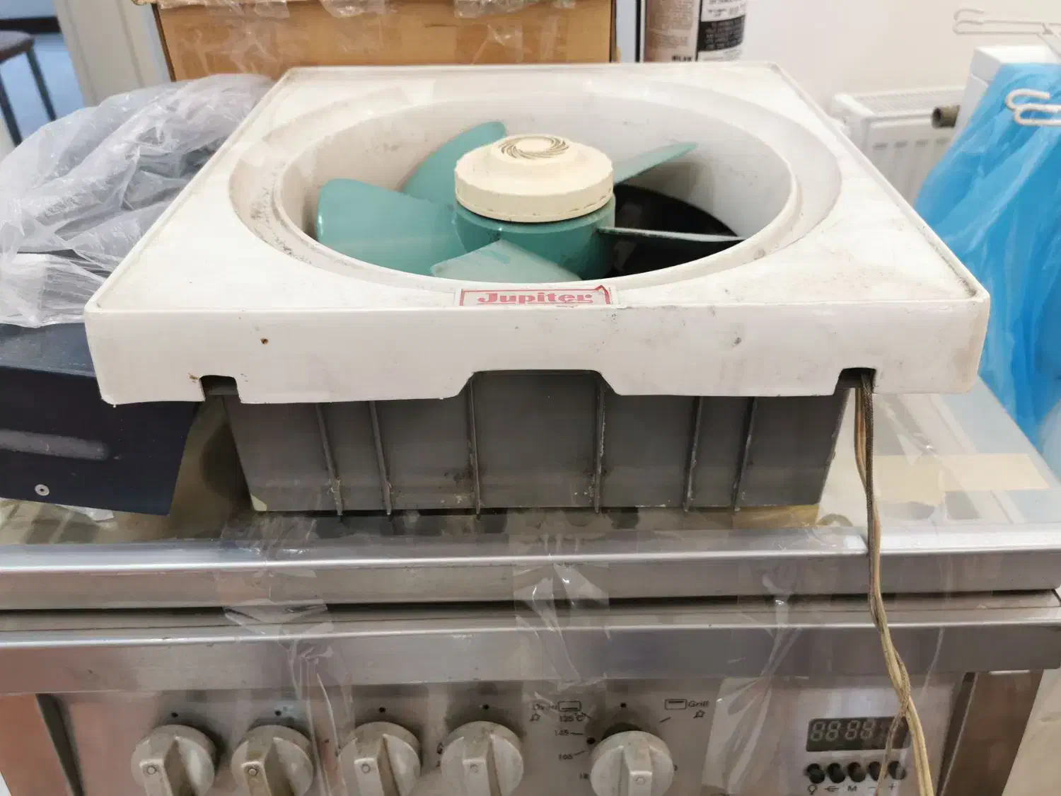 هواکش اصلی قدیمی|پنکه و تصفیهکنندهٔ هوا|تهران, نیروی هوایی (پیروزی)|دیوار