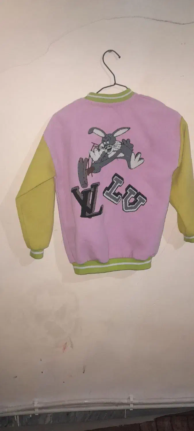 تعدادی لباس زنونه مردونه بچگانه|لباس|اندیشه, اندیشه فاز ۳|دیوار