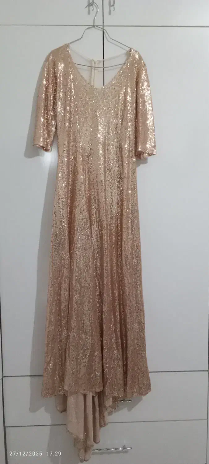 یک مانتو بلند کارشده|لباس|بومهن, |دیوار