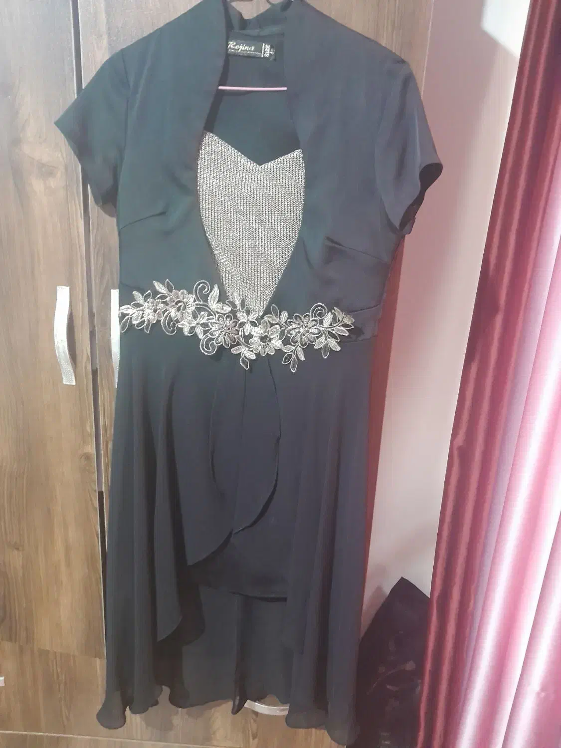 لباس مجلسی|لباس|رشت, معلم|دیوار