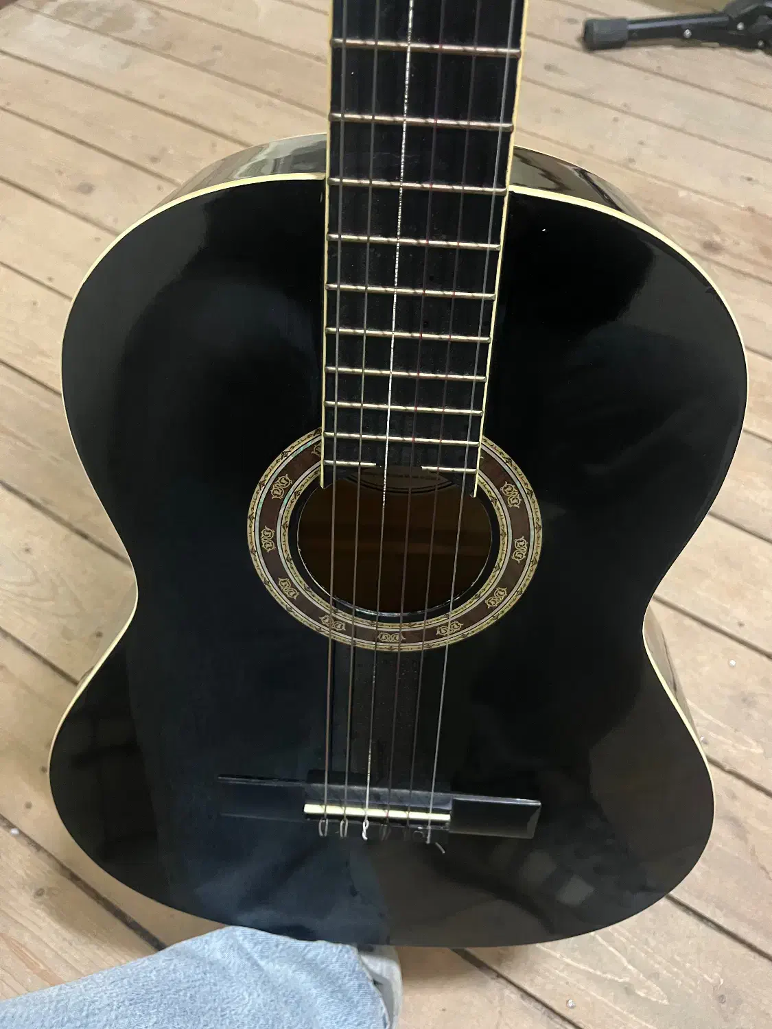 گیتار مشکی کلاریس|گیتار، بیس، امپلیفایر|آستانه اشرفیه, |دیوار