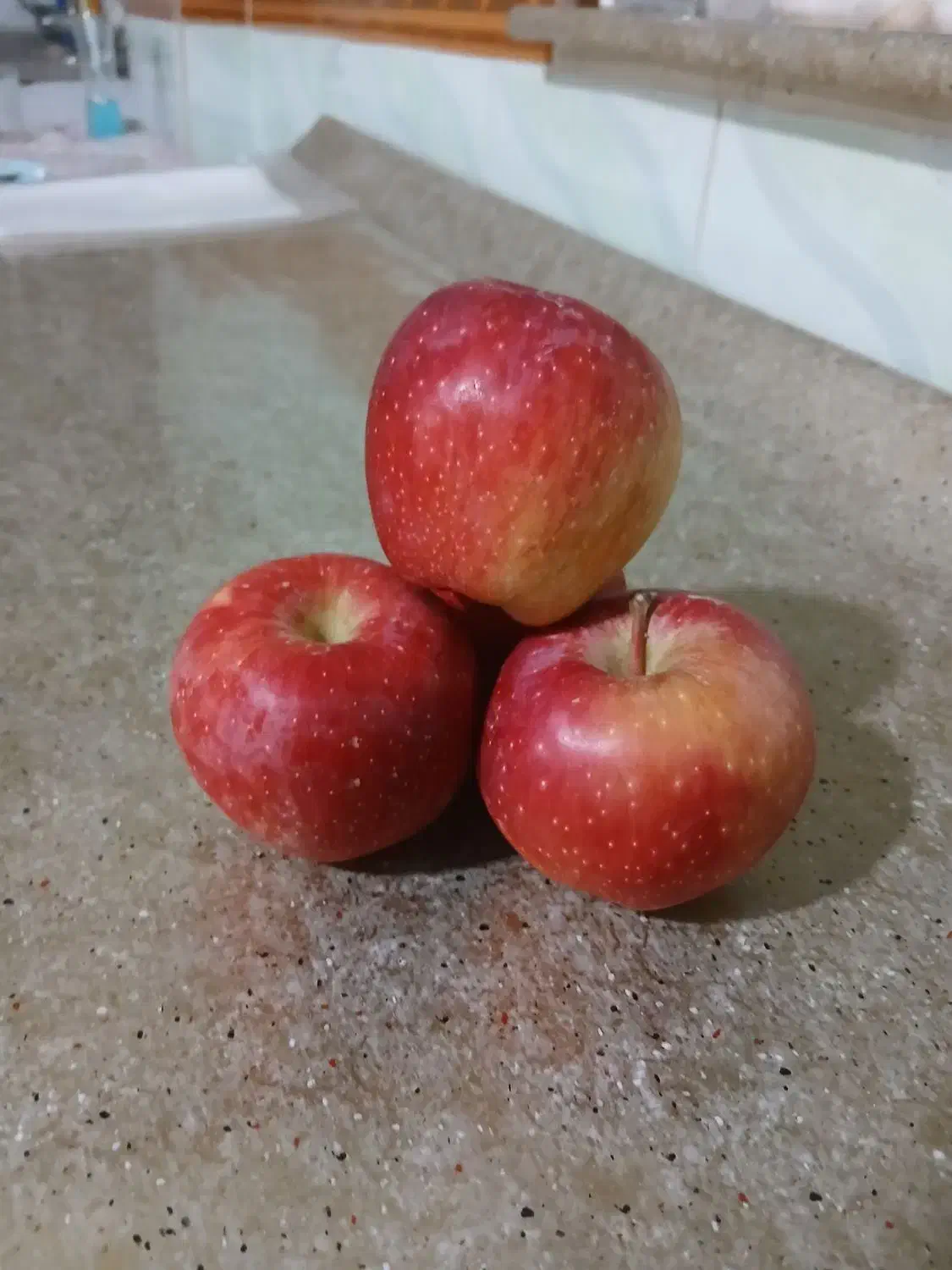 سیب قرمز و سفید|خوردنی و آشامیدنی|انگوران, |دیوار