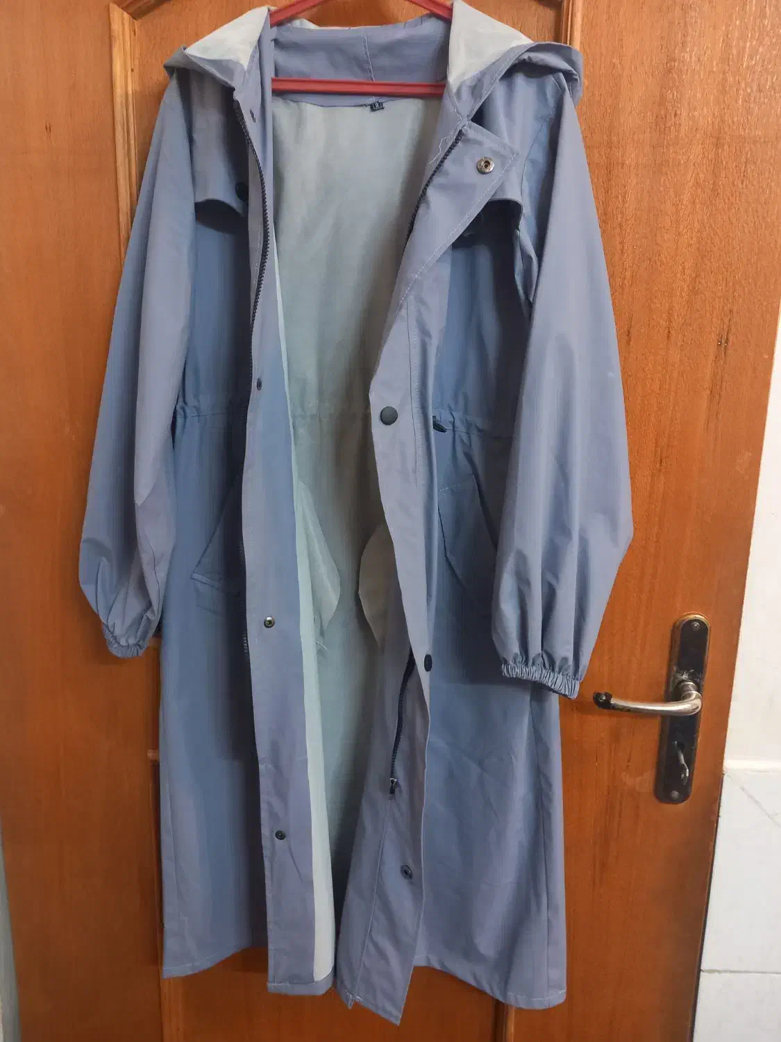 بارونی بلند|لباس|مبارکه, |دیوار