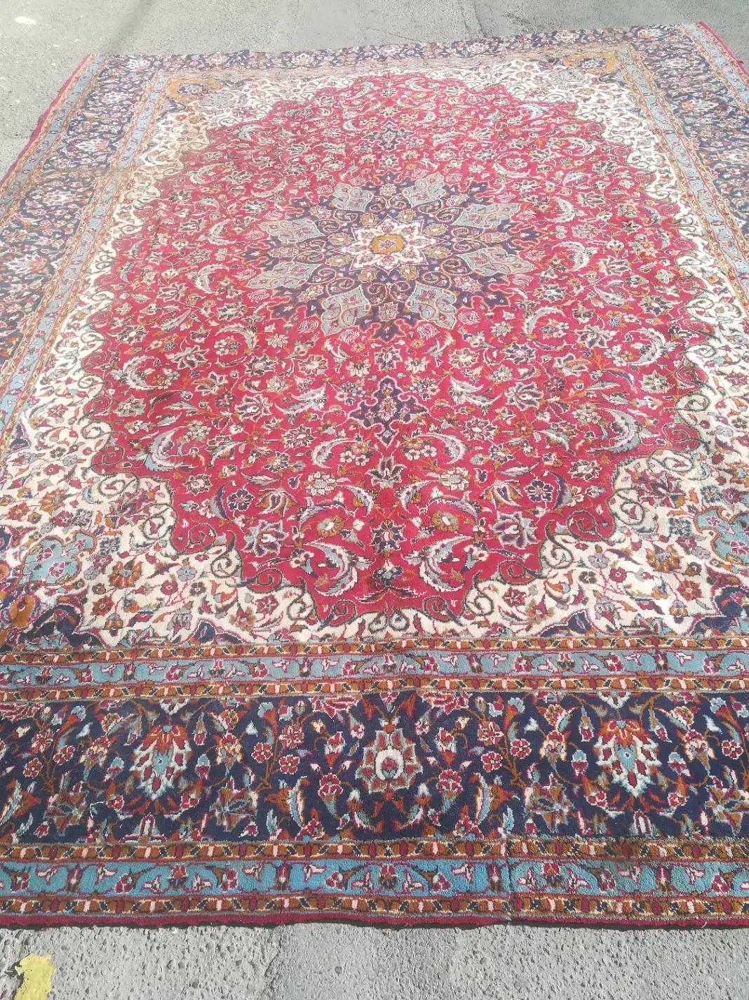 فرش ماشینی 12متری قدیمی|فرش|اهر, |دیوار