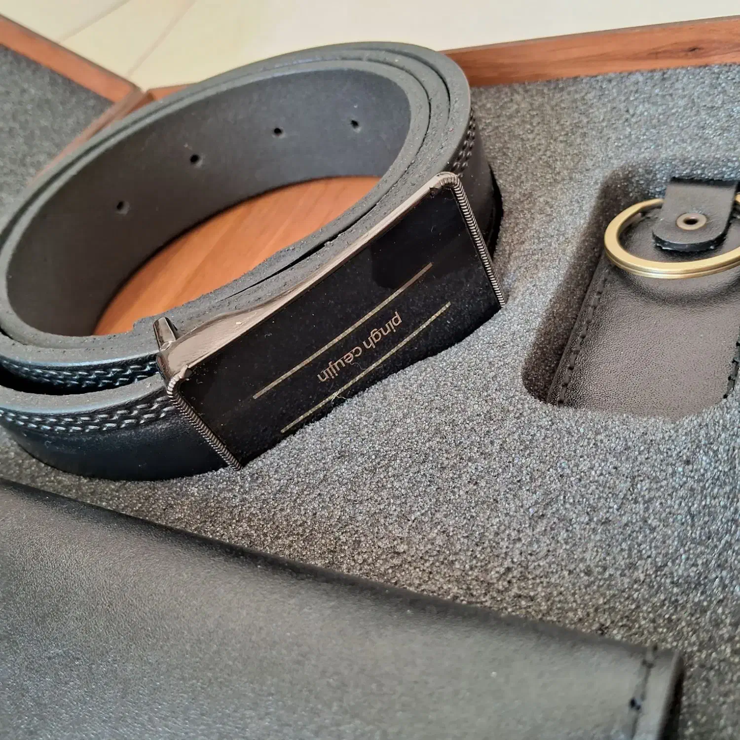 فاز4شمال|کیف، کفش، کمربند|پرند, فاز ۴|دیوار