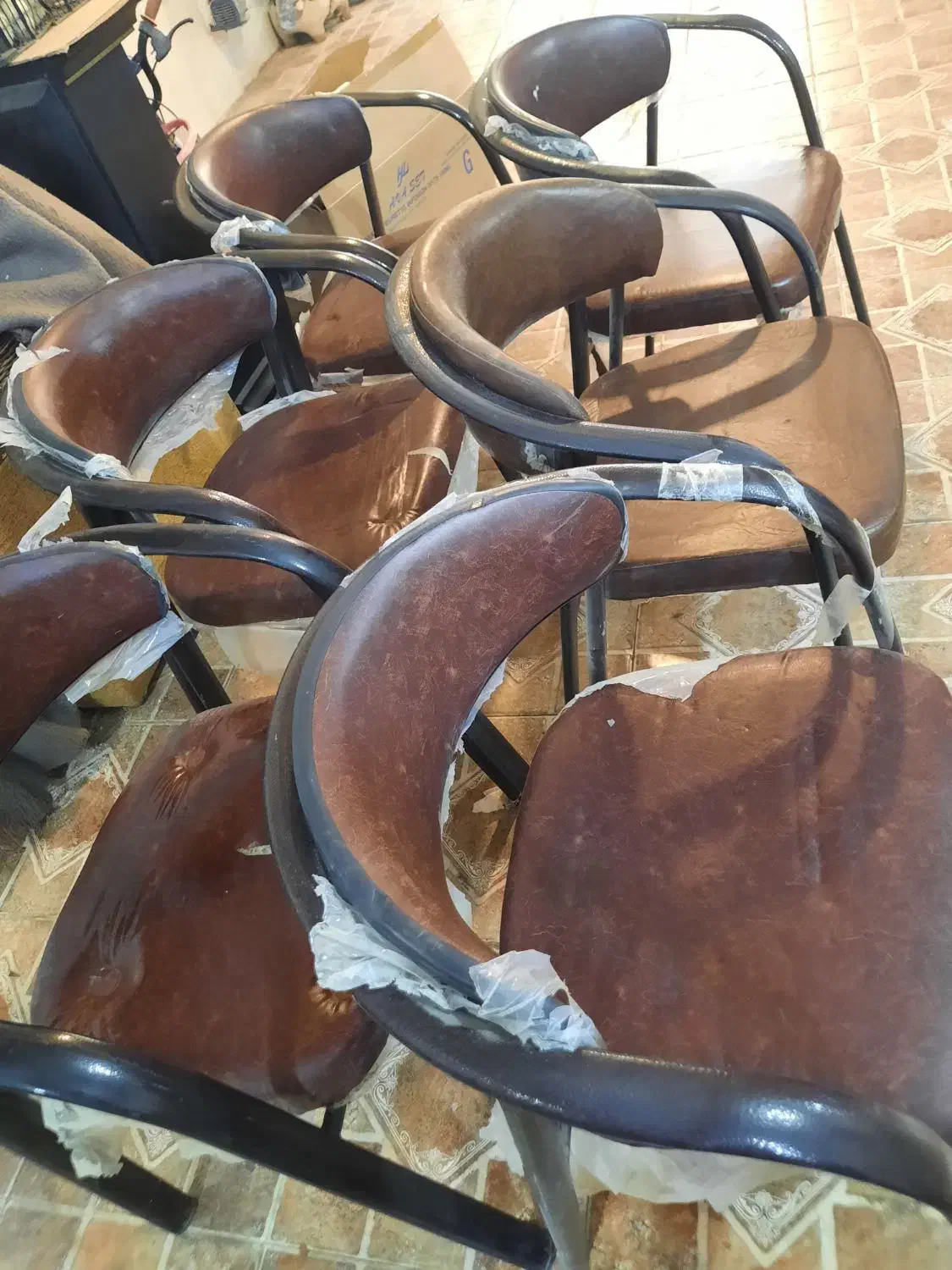 صندلی چرم|صندلی و نیمکت|بندر ماهشهر, |دیوار